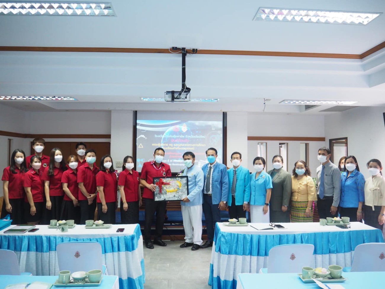 คณะผู้บริหารและคณะครูโรงเรียนคำเที่ยงอนุสสรณ์ ในการศึกษาดูงานและแลกเปลี่ยนเรียนรู้ ด้านการบริหาร และการจัดการเรียนการสอนในโครงการ EP และโครงการ ISMP (ห้องเรียนอัจฉริยภาพทางวิทยาศาสตร์และคณิตศาสตร์) uploads/2/2022-11/286929928_3097989190467124_5732206474360093329_n.jpg