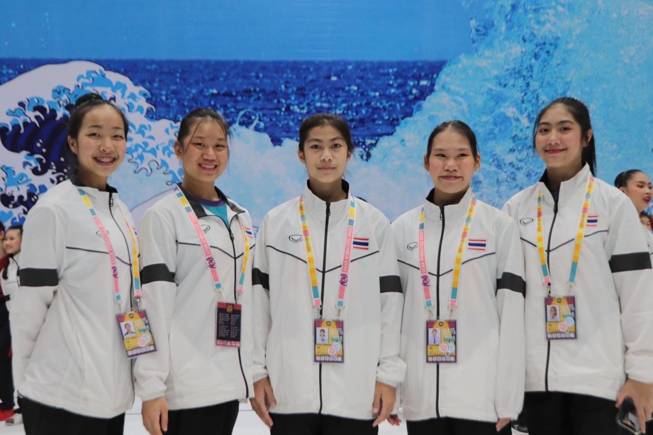 นางสาวกันติชา สีจันทร์ นักเรียนชั้นมัธยมศึกษาปีที่ 5/8 ได้เป็นตัวแทนนักกีฬาประเทศไทยไปแข่งขันในรายการ Aerobic Gymnastics Asian Championships การแข่งขันกีฬายิมนาสติกแอโรบิกชิงแชมป์แห่งเอเชีย uploads/2/2022-11/57606fc974649bac80518fccc5617474.jpg