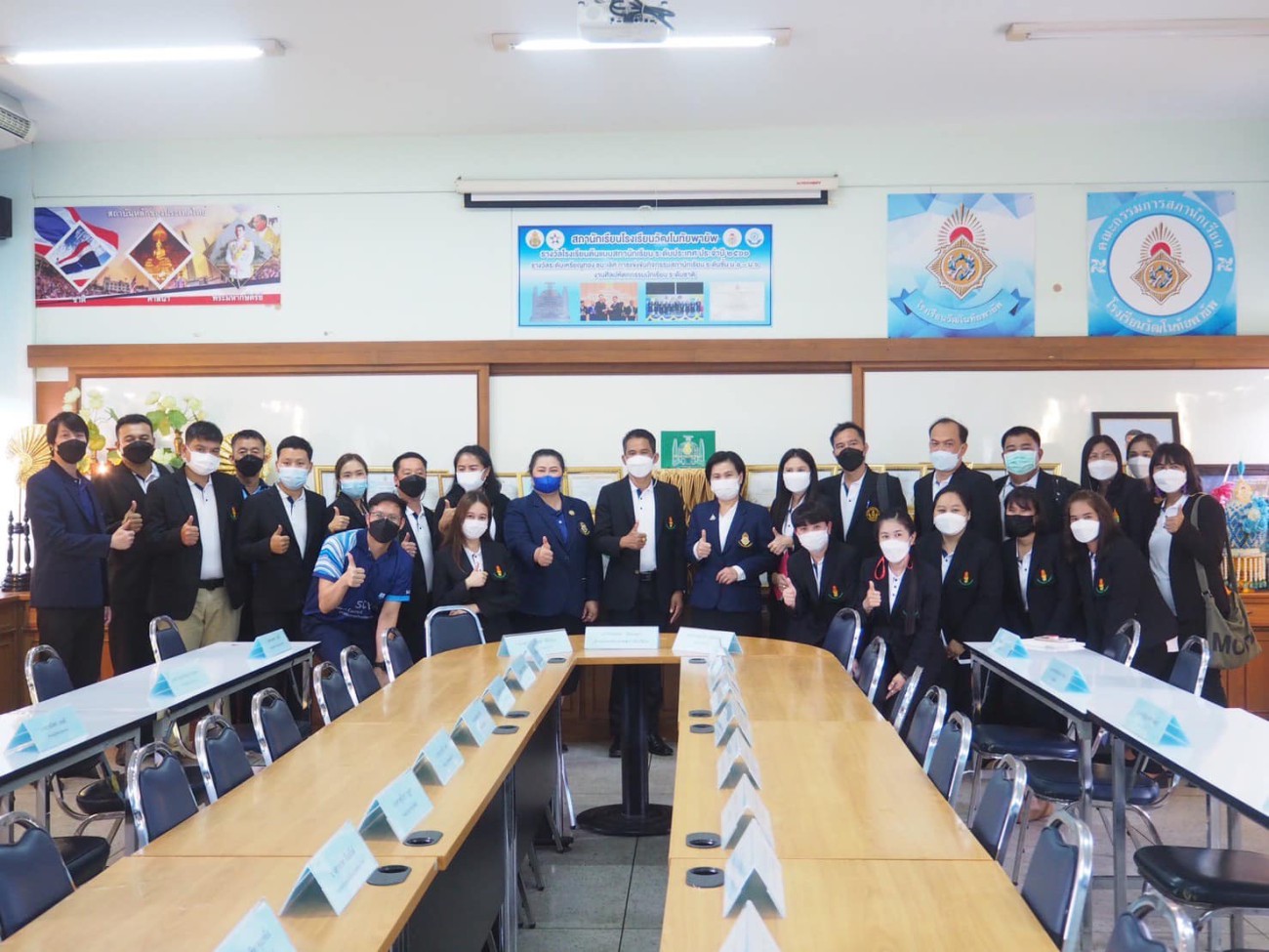 คณะผู้บริหารและคณะครูโรงเรียนแม่สะเรียง “บริพัตรศึกษา” สำนักงานเขตพื้นที่การศึกษามัธยมศึกษาแม่ฮ่องสอน ในการเข้าเยี่ยมชมเพื่อศึกษาดูงานและแลกเปลี่ยนเรียนรู้ เกี่ยวกับงานส่งเสริมประชาธิปไตยในโรงเรียน กิ uploads/2/2022-12/291034613_3112345122364864_598597164908367021_n.jpg