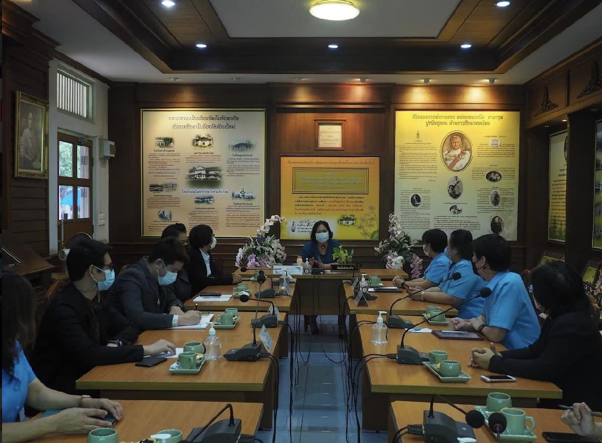 ต้อนรับคณะผู้แทนจากสำนักงานคณะกรรมการการศึกษาขั้นพื้นฐาน ดร.ธัญนันท์ แก้วเกิด ผู้อำนวยการกลุ่มวิจัยและพัฒนานวัตกรรรมการบริหาร นางสาวนลินี จีนกูล ผู้อำนวยการกลุ่มโครงการพิเศษ และ นางสาวนภัสสรณ์ ฐิติวัฒ uploads/2/2022-12/301398140_3154621928137183_7237518430109216084_n.jpg