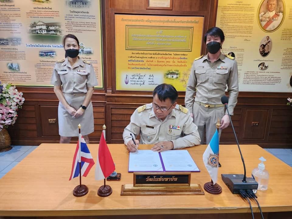 การลงนามข้อตกลงความร่วมมือ (MOU) ระหว่างโรงเรียนวัฒโนทัยพายัพ จังหวัดเชียงใหม่ และ โรงเรียน Junior High School 1 Kudus ประเทศอินโดนีเซีย uploads/2/2022-12/318546456_469311028667802_9166768938921870759_n.jpg