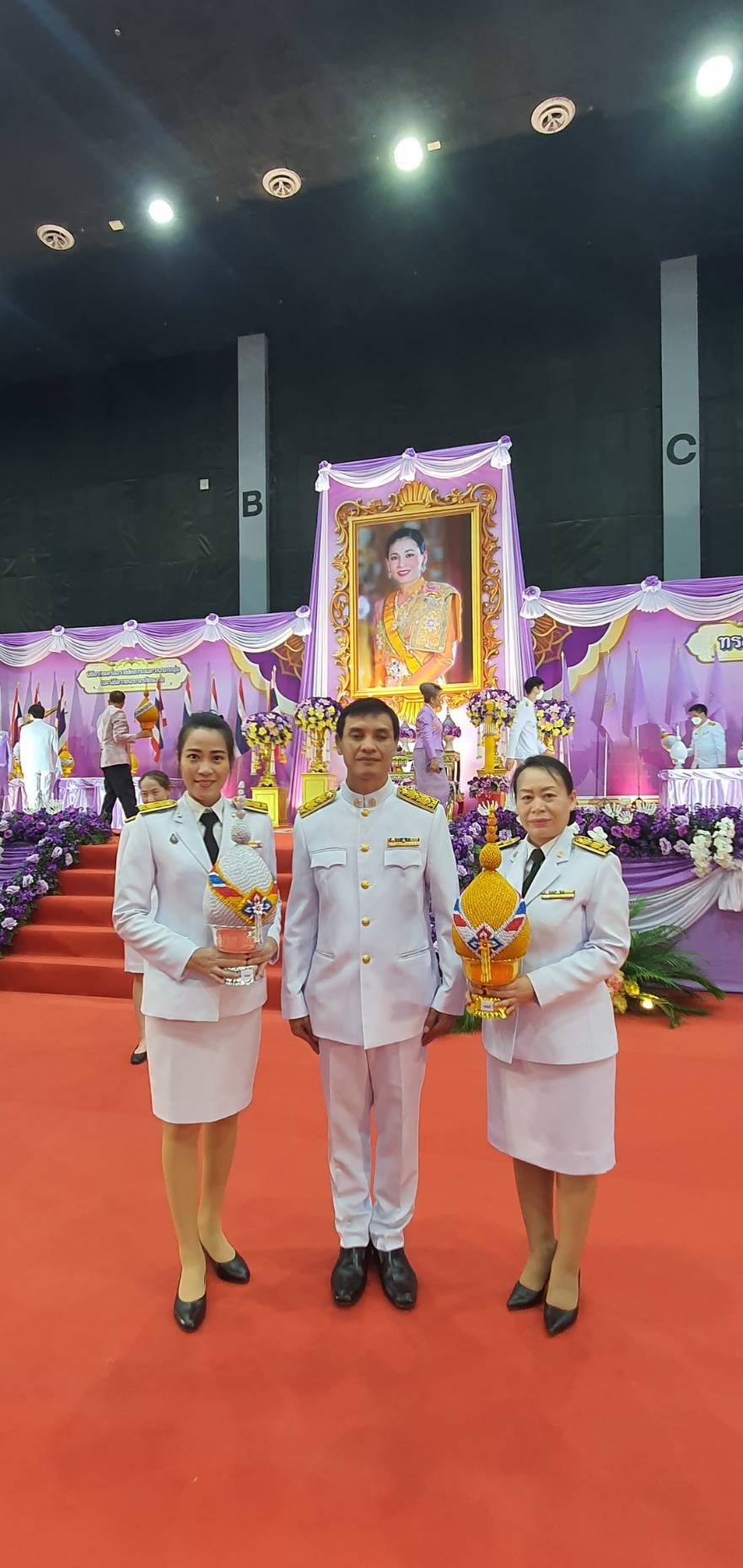 เข้าร่วมพิธีถวายเครื่องราชสักการะและวางพานพุ่ม และพิธีถวายพระพรชัยมงคล เนื่องในวันเฉลิมพระชนมพรรษาสมเด็จพระนางเจ้าฯ พระบรมราชินี uploads/2/2023-06/346499913_6393164874076833_6968903714318816238_n.jpg