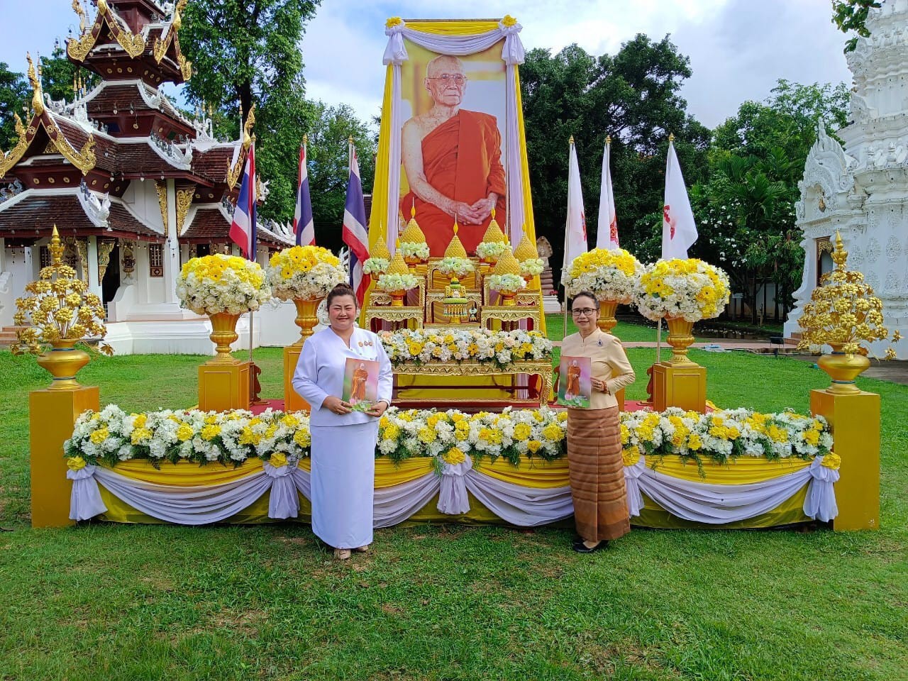 ร่วมพิธีทำบุญตักบาตรถวายพระกุศล งานฉลองพระชนมายุ 8 รอบ สมเด็จพระอริยวงศาคตญาณ สมเด็จพระสังฆราช สกลมหาสังฆปริณายก ณ วัดป่าดาราภิรมณ์ พระอารามหลวง อำเภอแม่ริม จังหวัดเชียงใหม่ uploads/2/2023-07/353452406_590664756532428_6119390735429377068_n.jpg