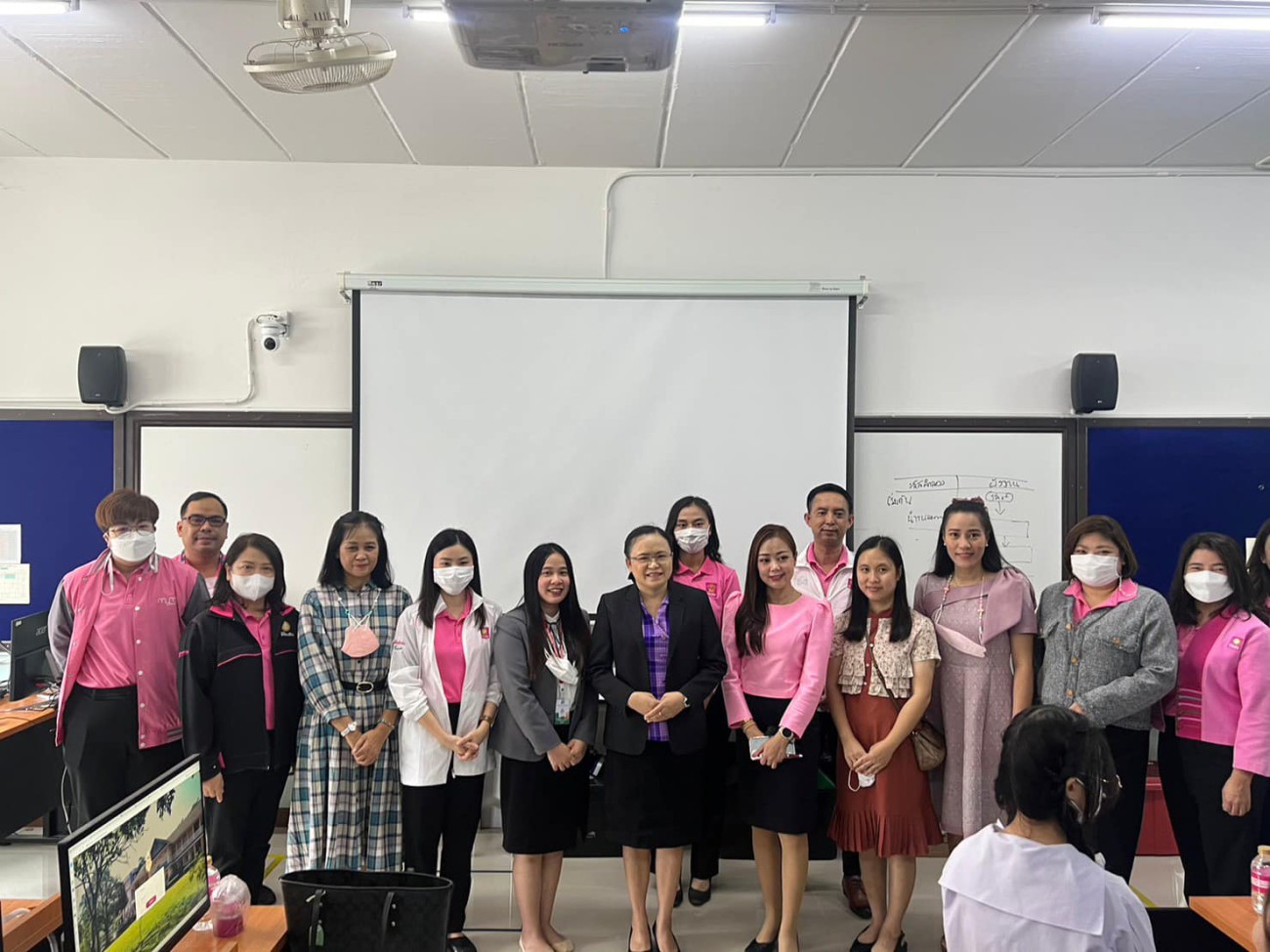 อบรมความรู้เกี่ยวกับระบบงานธนาคารโรงเรียนดิจิทัล (GSB Digital School Bank) โดยผู้บริหารและเจ้าหน้าที่จากธนาคารออมสินภาค 8 และธนาคารออมสินสำนักงานใหญ่ uploads/2/2023-07/357727488_596125312653039_4812766653261933505_n.jpg