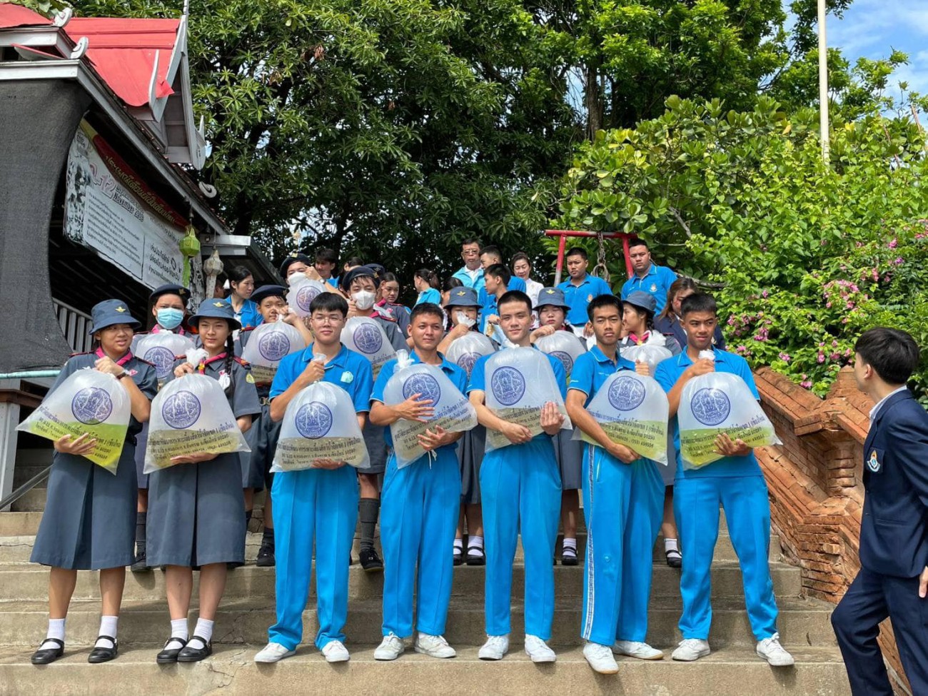 การทำบุญปล่อยปลาเข้าพรรษา เพื่อถวายเป็นพระราชกุศลเฉลิมพระชนมพรรษา เทิดไท้องค์ราชา-ราชินี uploads/2/2023-07/362644893_606948451570725_8051327783770983251_n.jpg