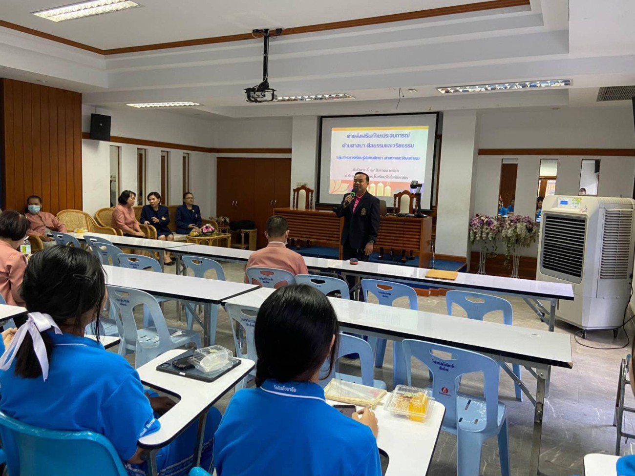 กิจกรรมโครงการเพิ่มพูนความรู้และทักษะประสบการณ์ของผู้เรียนด้านวิชาการ กิจกรรมพัฒนาศักยภาพนักเรียนสู่ความเป็นเลิศรายวิชาสังคมศึกษา uploads/2/2023-09/372813952_624160079849562_3140953078182962857_n.jpg