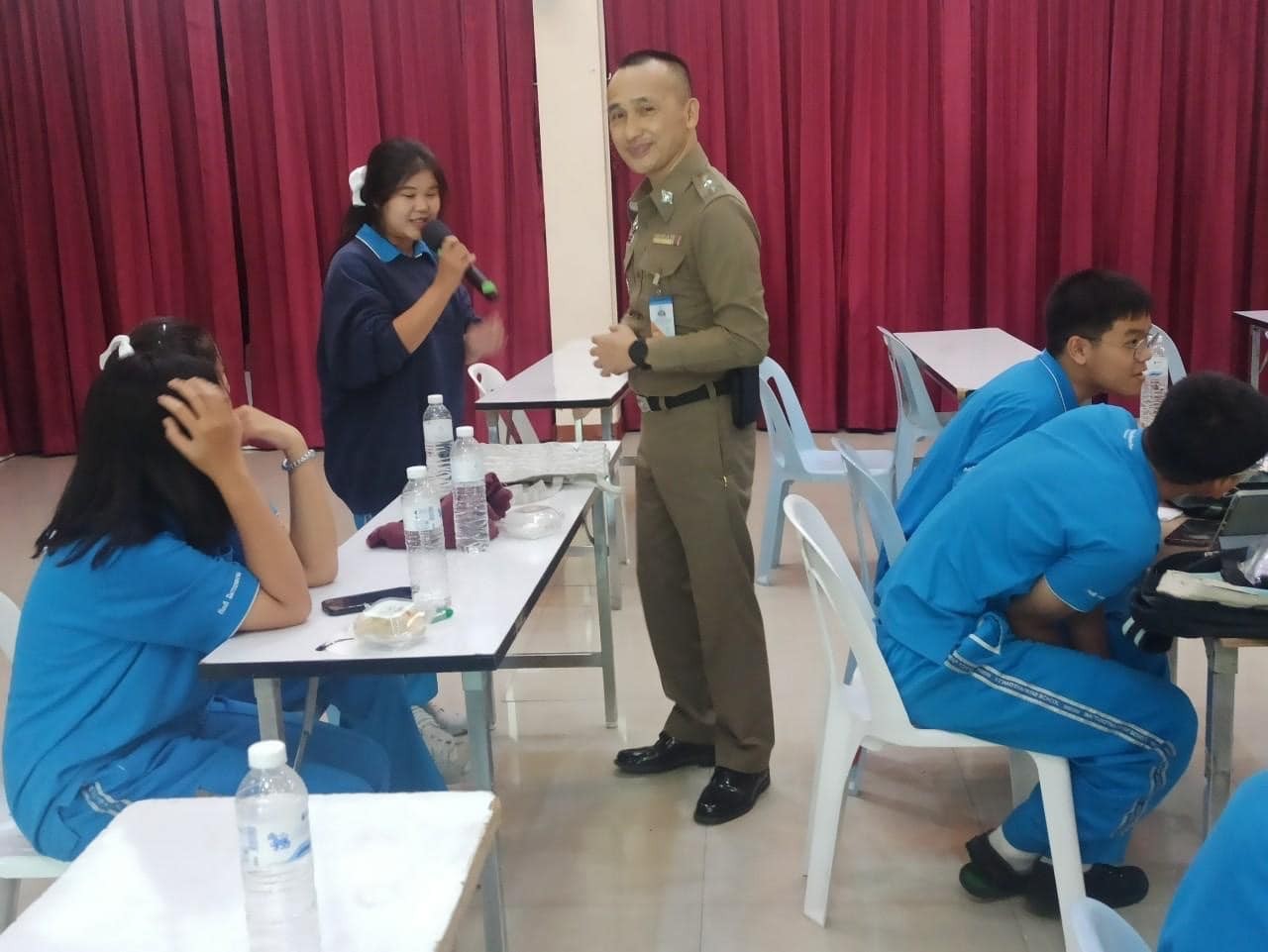 กิจกรรมอบรมการขับขี่อย่างปลอดภัยในสถานศึกษา ให้กับนักเรียนที่นำรถจักรยานยนต์ ระดับชั้นมัธยมศึกษาปีที่ 4-6 uploads/2/2023-10/375268008_627090412889862_196995073406895774_n.jpg