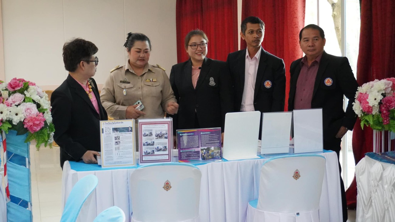 ต้อนรับผู้บริหาร คณะครูและบุคลากรทางการศึกษา โรงเรียนฝางชนูปถัมภ์ ในโอกาสเข้าเยี่ยมชม แลกเปลี่ยนเรียนรู้ งานวิชาการด้านหลักสูตรสถานศึกษาของโรงเรียน uploads/2/2023-10/378324805_631181149147455_2994322023120061326_n.jpg