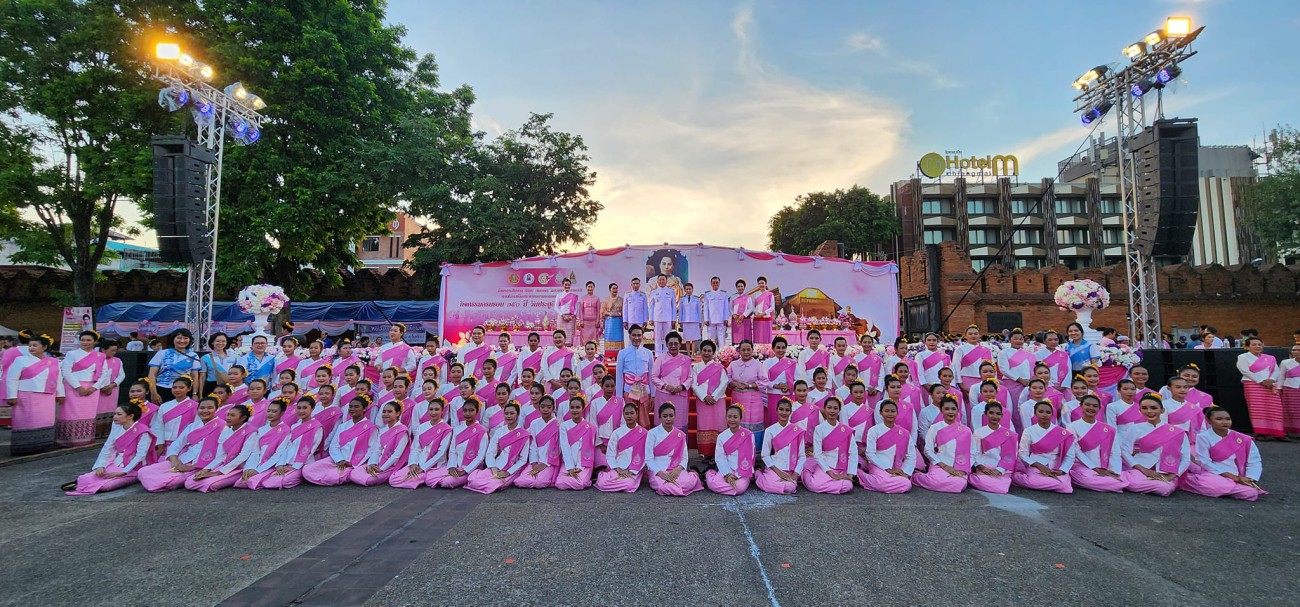 จัดกิจกรรมการฟ้อนเล็บต้นแบบ เพื่อเทิดพระเกียรติพระราชชายาเจ้าดารารัศมี uploads/2/2023-10/380279221_636813395250897_6976016804570867727_n.jpg