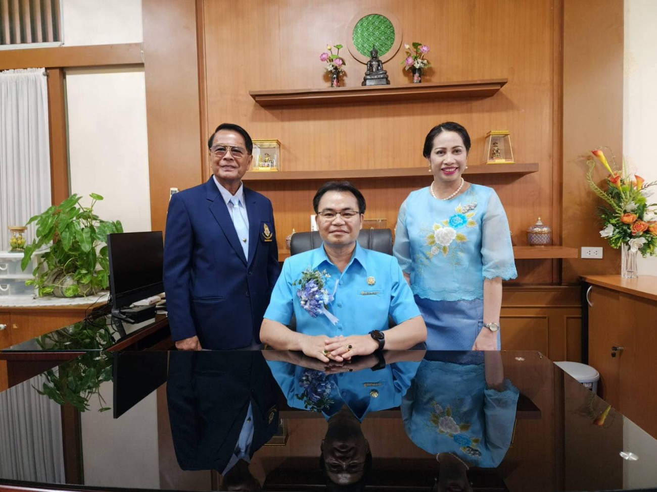 ให้การต้อนรับ ผู้อำนวยการพิพัฒน์ สายสอน อดีตผู้อำนวยการโรงเรียนจอมทอง ในโอกาสเข้ารับตำแหน่ง ผู้อำนวยการโรงเรียนวัฒโนทัยพายัพ และรองผู้อำนวยการสุพจน์ สุขแยง อดีตรองผู้อำนวยการโรงเรียนหางดงรัฐราษฎร์อุปถ uploads/2/2023-10/387860738_646210424311194_5319586160863821116_n.jpg