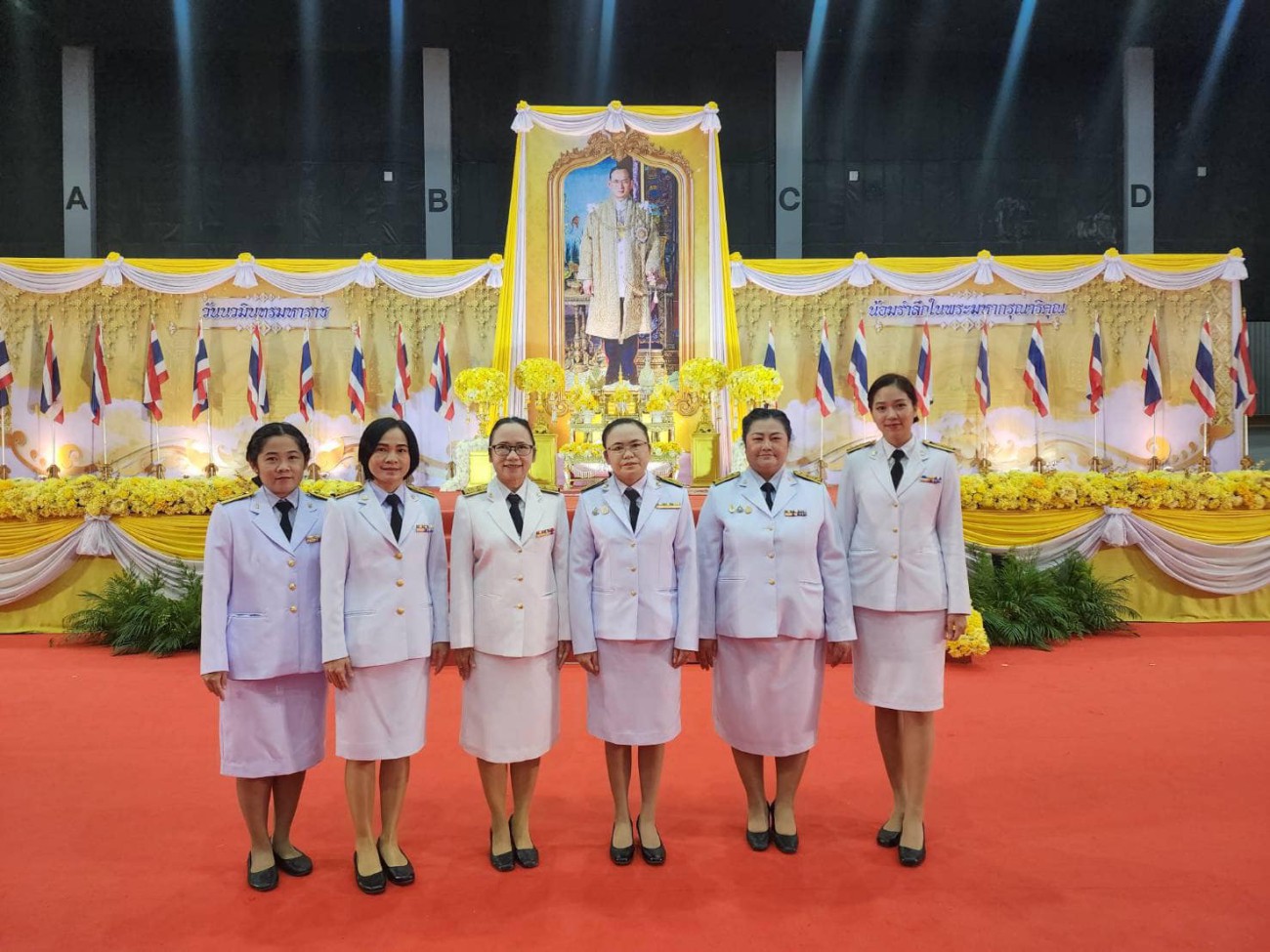 เข้าร่วมพิธีเจริญพระพุทธมนต์ พิธีทำบุญตักบาตรถวายพระราชกุศล และพิธีวางพวงมาลาราชสักการะ เนื่องในวันนวมินทรมหาราช 13 ตุลาคม 2566 uploads/2/2023-10/391751132_647229394209297_7876295148028945131_n.jpg