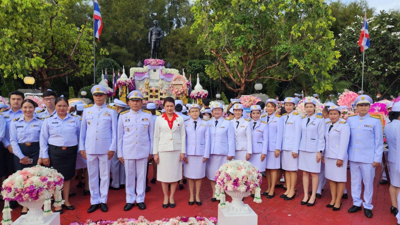 ร่วมพิธีวันคล้ายวันสวรรคตพระบาทสมเด็จพระจุลจอมเกล้าเจ้าอยู่หัว 23 ตุลาคม 2566 ณ บริเวณพระบรมราชานุสาวรีย์พระบาทสมเด็จพระจุลจอมเกล้าเจ้าอยู่หัว uploads/2/2023-10/394673719_122097804722089568_7747351301650668501_n.jpg