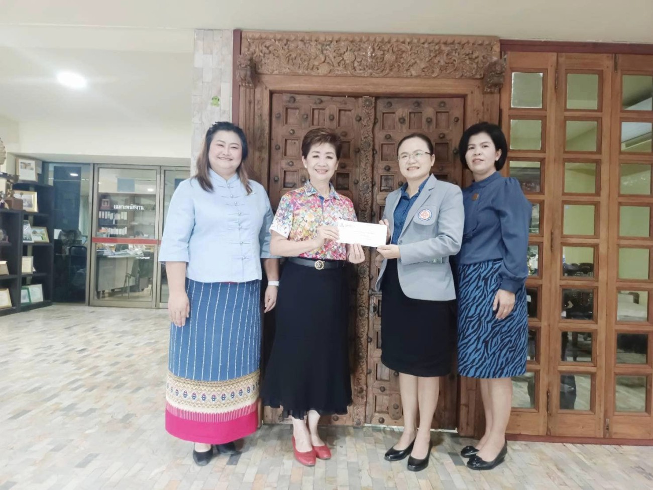 บริษัทเชียงใหม่คอนสตรัคชั่น เป็นจำนวนเงิน 50,000 บาท เพื่อมอบเป็นทุนการศึกษาให้กับนักเรียน uploads/2/2023-11/398111025_122110659608089568_1837318569879119718_n.jpg