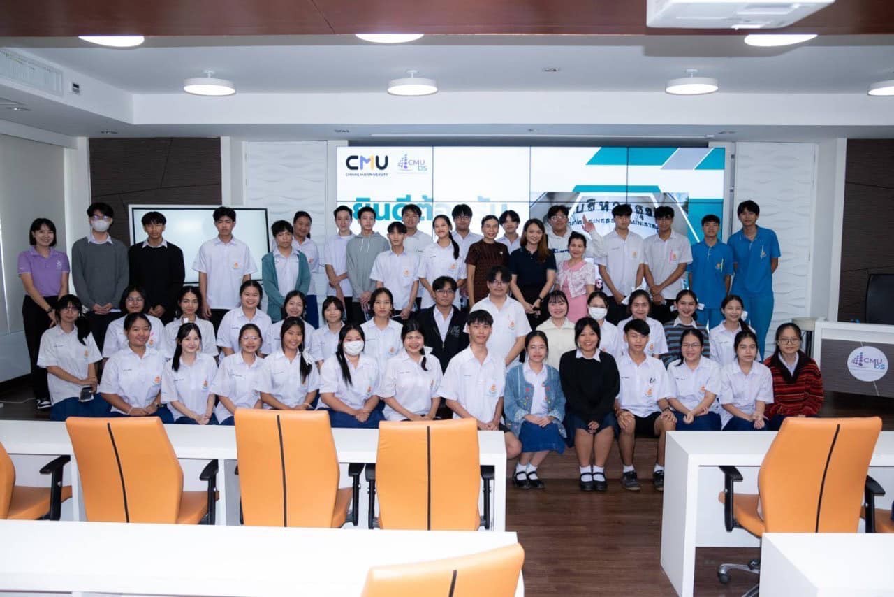 กิจกรรม ค้นฟ้าคว้าดาว โดยได้นำนักเรียนระดับชั้นมัธยมศึกษาปีที่ 6 จำนวน 471 คน เข้าศึกษาการเรียนการสอน ในมหาวิทยาลัยเชียงใหม่ 7คณะ uploads/2/2023-11/398117617_122110770248089568_4988089658840355396_n.jpg