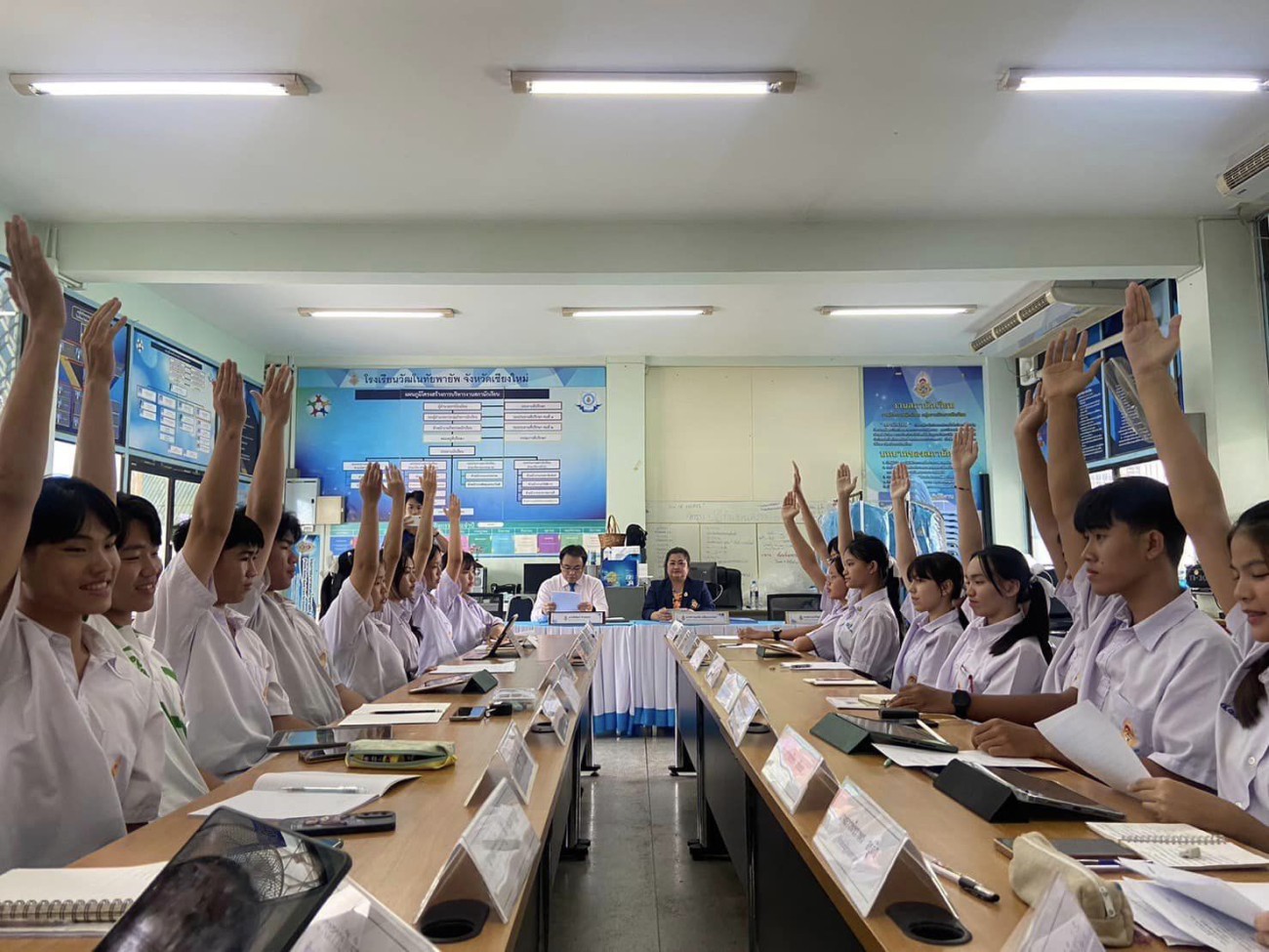 ารประชุมวิสามัญคณะกรรมการสภานักเรียน โรงเรียนวัฒโนทัยพายัพ ภาคเรียนที่ 2 ครั้งที่ 2/2566 uploads/2/2023-11/398153140_122111166050089568_2672503333226477437_n.jpg