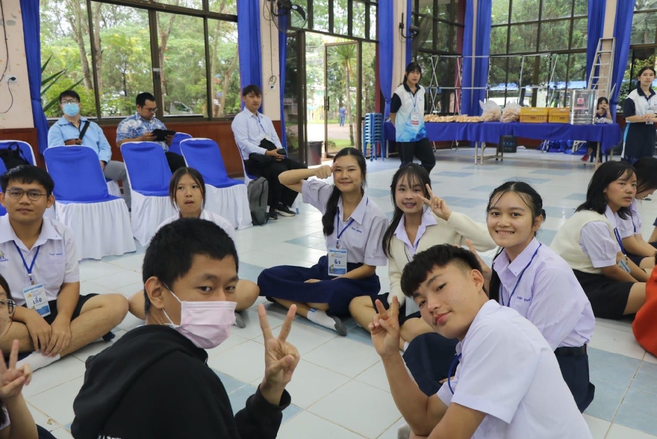 ระดับชั้น ม.4/14 เข้าร่วม “กิจกรรมค่ายบูรณาการวิทยาศาสตร์ นักเรียนชั้น ม.4 โครงการห้องเรียนพิเศษวิทยาศาสตร์ฯ เครือข่ายภาคเหนือตอนบน ประจำปีการศึกษา 2566 : นวัตวิถี ไมตรีสัมพันธ์ ฝางชนูฯ สร้างสรรค์ ผูก uploads/2/2023-11/402300457_122115745340089568_8754762938989635998_n.jpg