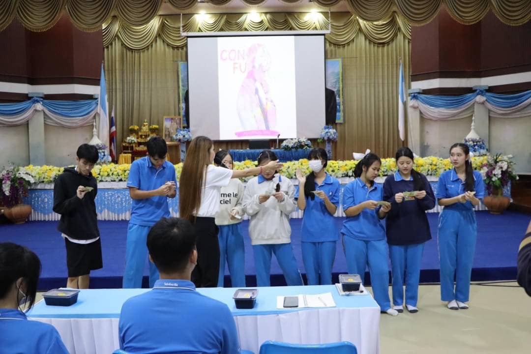 อำนวยการสำนักงานกองทุนสนับสนุนการสร้างเสริมสุขภาพ(สสส.) และคณะวิทยากร การอบรมการสื่อสารเพื่อลดความเสี่ยงการใช้กัญชาและผลิตภัณฑ์ที่มีส่วนผสมของกัญชาในเยาวชนกลุ่มเสี่ยงในสถานศึกษา uploads/2/2023-11/402631970_122114436338089568_7412408577581344206_n.jpg