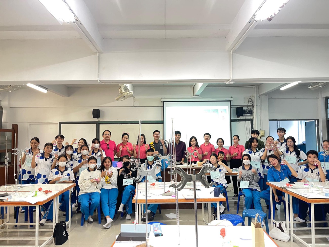 กิจกรรมค่ายพัฒนาทักษะกระบวนการทางวิทยาศาสตร์ ประจำปีการศึกษา 2566 uploads/2/2023-11/402653926_122115808796089568_5365877529271827285_n.jpg