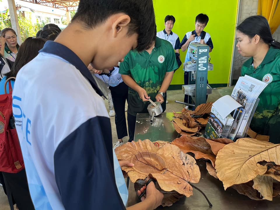 นักเรียนโครงการห้องเรียนพิเศษวิทยาศาสตร์ฯ (SMTE) ระดับชั้น ม.4/14 เข้าร่วม “กิจกรรมค่ายบูรณาการวิทยาศาสตร์ นักเรียนชั้น ม.4 โครงการห้องเรียนพิเศษวิทยาศาสตร์ฯ เครือข่ายภาคเหนือตอนบน ประจำปีการศึกษา 256 uploads/2/2023-11/402940640_122115823226089568_1128811458510126772_n.jpg