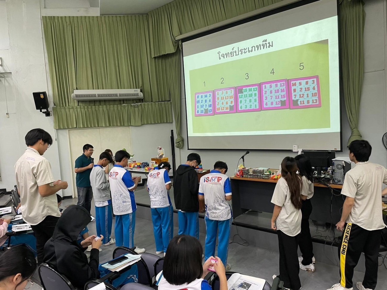 กิจกรรมค่ายพัฒนาอัจฉริยภาพทางคณิตศาสตร์” สำหรับนักเรียนระดับชั้นมัธยมศึกษาปีที่ 3 ในหัวข้อ เรื่อง การทดลองทางด้านคณิตศาสตร์และการจำแนกข้อมูล uploads/2/2023-12/410001560_122121220040089568_6616935754657505471_n.jpg