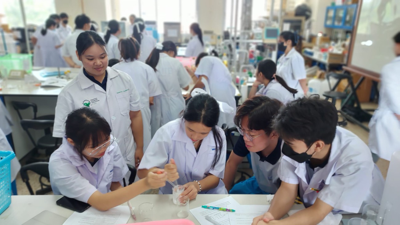 กิจกรรมการอบรมเชิงปฏิบัติการ “การสร้างแนวความคิดและการสร้างทักษะการออกแบบการวิจัยและการประยุกต์ใช้เทคนิคการวิเคราะห์ทดสอบขั้นสูงเพื่อการพัฒนานวัตกรรม” uploads/2/2024-01/413875875_122123962844089568_716033623572793675_n.jpg