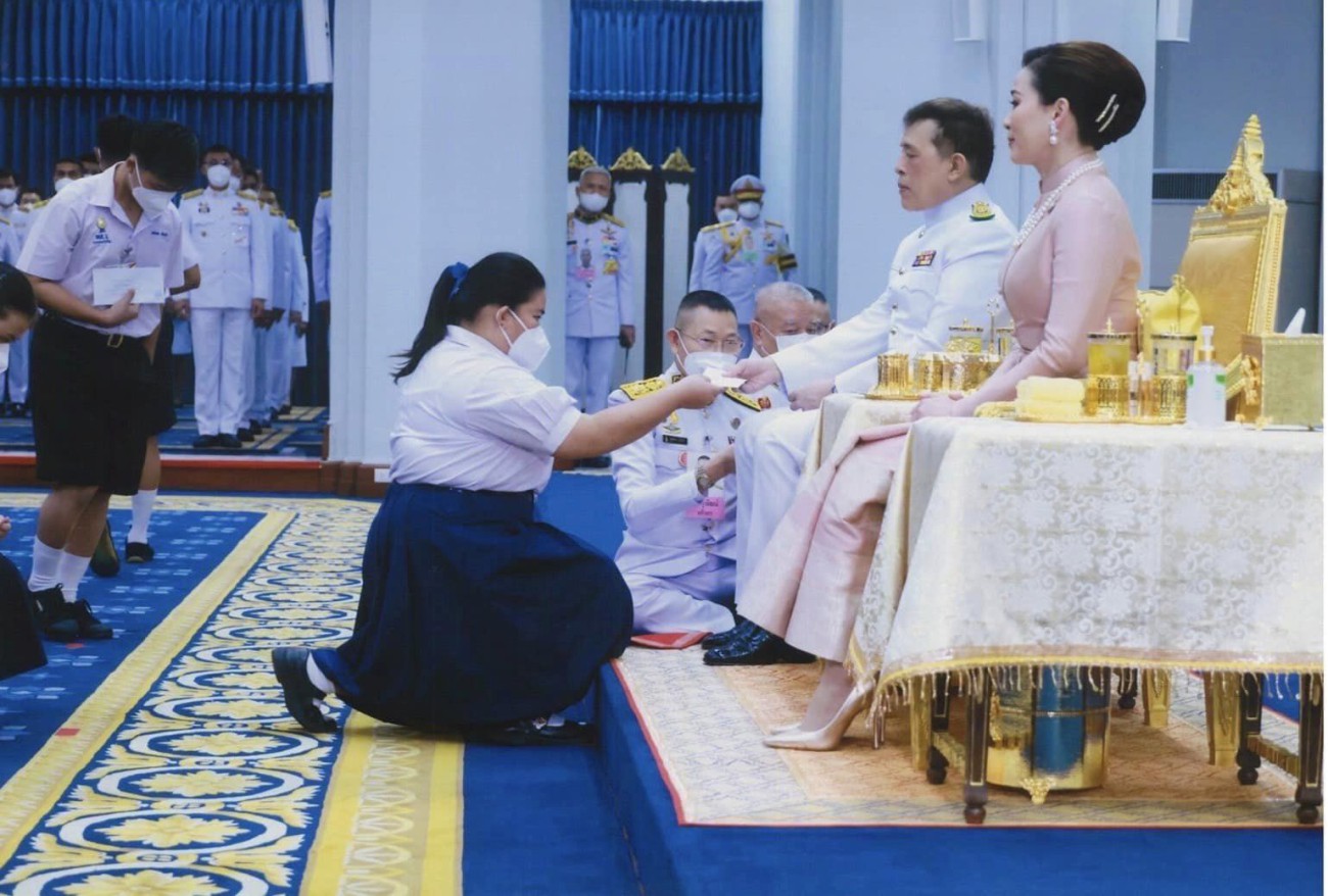 นักเรียนทุนพระราชทานฯ รุ่นที่ 15 ปีการศึกษา 2566 เข้าทูลละอองธุลีพระบาท รับพระราชทานทุนการศึกษา uploads/2/2024-01/420079598_122130007940089568_3105589820353297894_n.jpg