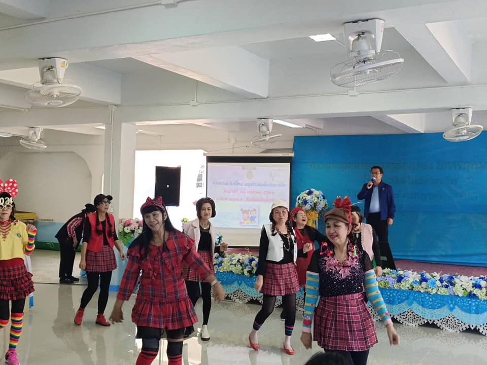 จัดกิจกรรม"สังสรรค์วันปีใหม่ ครูเก่าวัฒโนทัย ณ ลานใต้อาคาร 117 ปีโรงเรียนวัฒโนทัยพายัพ uploads/2/2024-01/420444744_122129173430089568_2233021903881568698_n.jpg