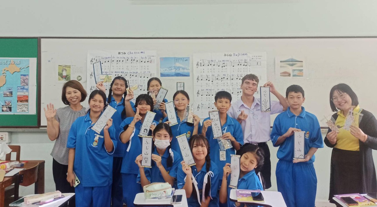 กิจกรรมแลกเปลี่ยนเรียนรู้การเรียนการสอนภาษาและวัฒนธรรมญี่ปุ่นผ่านบทเพลง uploads/2/2024-08/454002790_122165798132089568_1150422328030512428_n.jpg